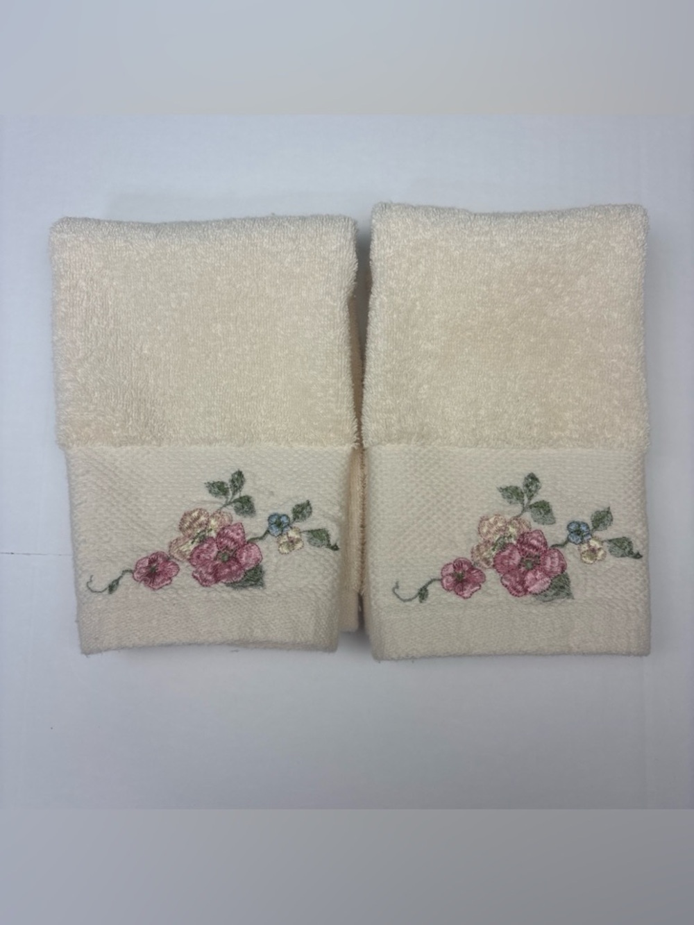 Croscill Floral Hand Towels Set of 2 Embroidered Cream Pink Green Cottagecore